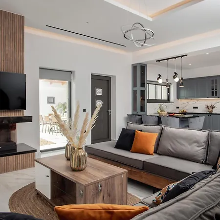 Villa Llaha Gabrijela - Luxurious Private Escape With Pool In Nature - By Mana Gers Gaitani