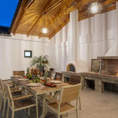 Llaha Gabrijela - Luxurious Private Escape With Pool In Nature - By Mana Gers Villa