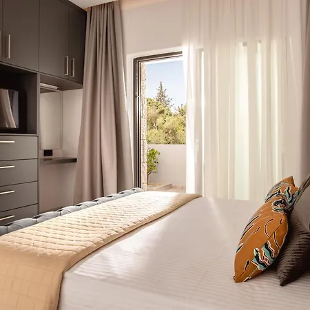 Vila Llaha Gabrijela - Luxurious Private Escape With Pool In Nature - By Mana Gers Gaitani
