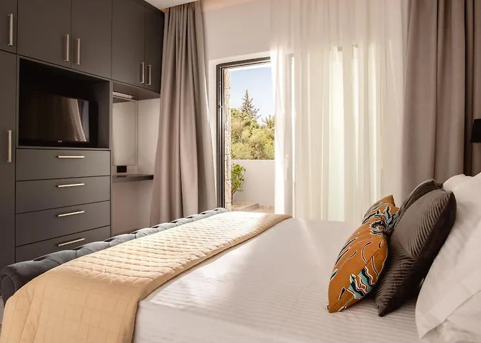 Villa Llaha Gabrijela - Luxurious Private Escape With Pool In Nature - By Mana Gers Gaitani